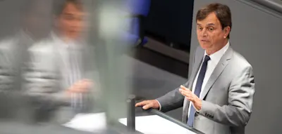 Dann „hätte schon Franz Josef Strauß Landesverrat begangen“ – AfD weist CDU-Kritik zurück