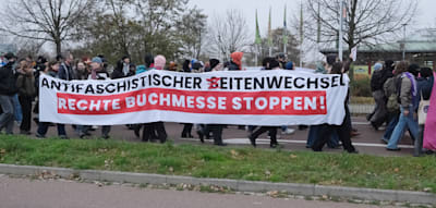 „Darf nicht hingenommen werden“ – Mann greift Grünen-Politiker am Rande von „rechter Buchmesse“ an