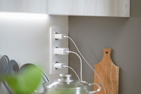 Teurer Spaß? Das kostet es, wenn das Ladekabel in der Steckdose bleibt