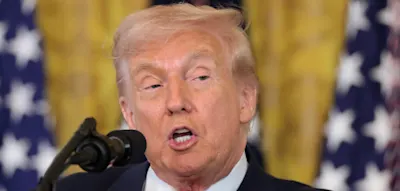 „Epstein war ein Demokrat“ –  Trump verlangt Ermittlungen gegen Bill Clinton und Larry Summers