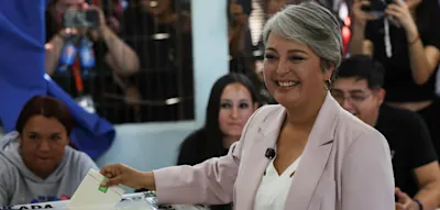 Linke Kandidatin und Rechtsaußen-Politiker ziehen in Stichwahl ein