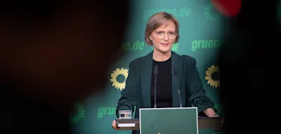 Grünen-Chefin Brantner wirft Junger Union „unehrliche“ Motive vor – Neue Rentenprognose öffentlich