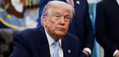 Flugprotokolle und Passagierliste – Trump unterschreibt Gesetz zur Freigabe der Epstein-Akten