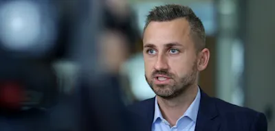 „Wie relativiere ich, ohne zu relativieren“ – Kritik an AfD-Politiker nach Holocaust-Aussage