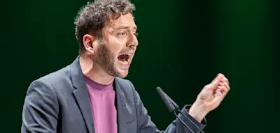 Merz ist „Kanzler des übervollen Mundes und der leeren Hände“, sagt Grünen-Chef