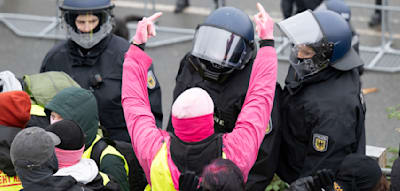 Hessens Ministerpräsident nennt Gewaltmärsche „linken Tiefpunkt“ – Bündnis kritisiert Polizeigewalt