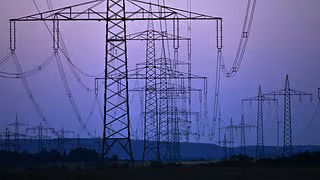 Wie die Netzentgelte festgelegt werden – und Netzbetreiber damit Gewinne machen