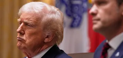 Neunmal fallen Trump die Augen zu – Weißes Haus reagiert mit Protokollen der Arbeitszeit