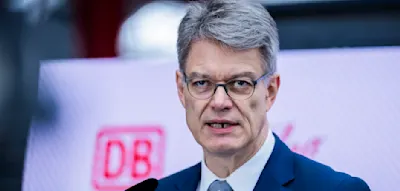 Verkehrsminister Schnieder will Autohersteller zum Einbau von Türwarnsystemen verpflichten