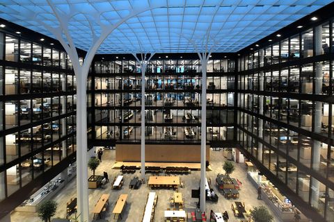 Amazon eröffnet neue Deutschlandzentrale und vergrößert sich