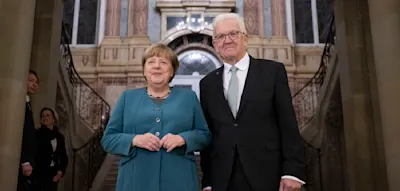 Kretschmann zeichnet Merkel für „herausragenden“ Einsatz in der Corona-Pandemie aus