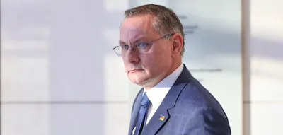 „Landkreis des Friedens“ – AfD-Chef Chrupalla stimmt für Verbot von Bundeswehr-Werbung