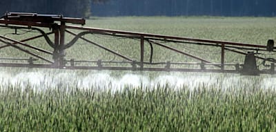 EU-Kommission will Pestizide unbefristet zulassen und Millionen Euro sparen