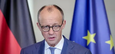 Merz lobt Abkehr vom Verbrenner-Aus &ndash; Gr&uuml;ne sehen &bdquo;ideologische Kampagne gegen Elektromobilit&auml;t&ldquo;