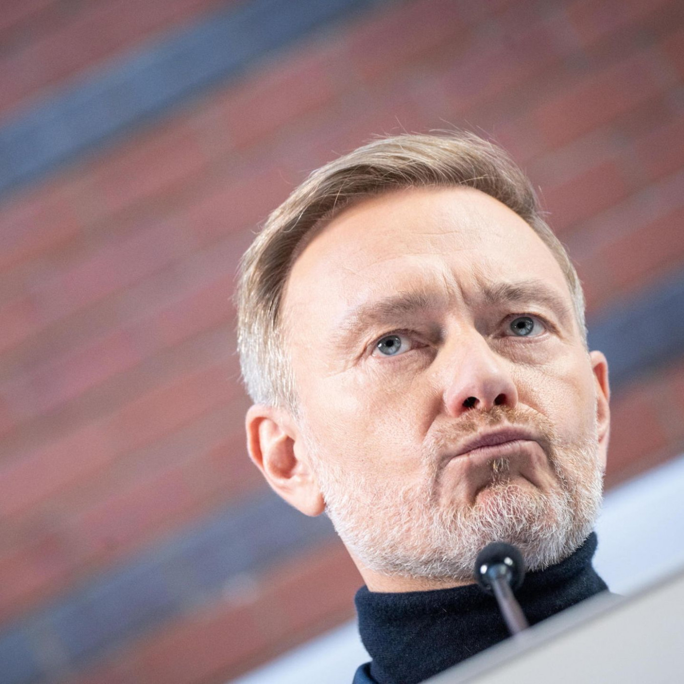 2000 Euro pro St&uuml;ck: Lindner-Ministerium warf Millionen f&uuml;r nutzlose Handys raus