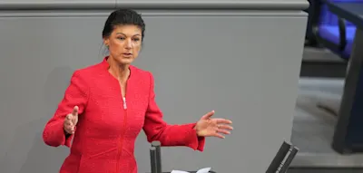 &bdquo;W&auml;hrend sich die Minister fettes Gehaltsplus g&ouml;nnen, sollen B&uuml;rger den G&uuml;rtel enger schnallen&ldquo;