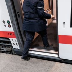 Neuer ICE L der Bahn wird von angemieteten Loks gezogen