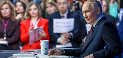 Mitten in Putins j&auml;hrlicher B&uuml;rgersprechstunde wird einer Journalistin ein Heiratsantrag gemacht