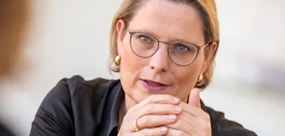 &bdquo;Viele nachvollziehbare Gr&uuml;nde f&uuml;r den Wunsch nach Anonymit&auml;t&ldquo; &ndash; Hubig lehnt Klarnamenpflicht ab