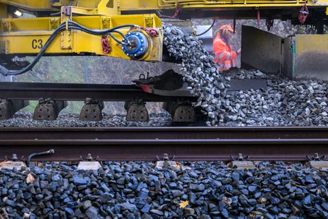 Bahn will 2026 mehr als 23 Milliarden Euro ins Netz stecken