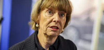 Henriette Reker bereut Spruch von der &bdquo;Arml&auml;nge Abstand&ldquo;