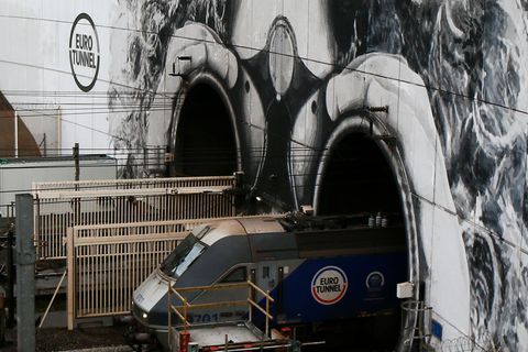 Bahnverkehr am Eurotunnel teilweise wieder aufgenommen