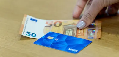 Verein tauscht Gutscheine aus Bezahlkarten gegen Bargeld