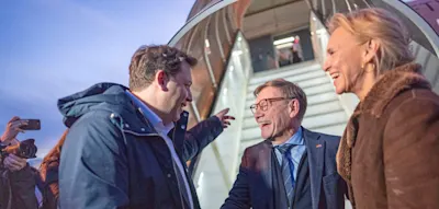 &bdquo;Ist das Klingonien?&ldquo; &ndash; Wadephul und Klingbeil treffen sich bei Tankstopp ihrer Regierungsflieger