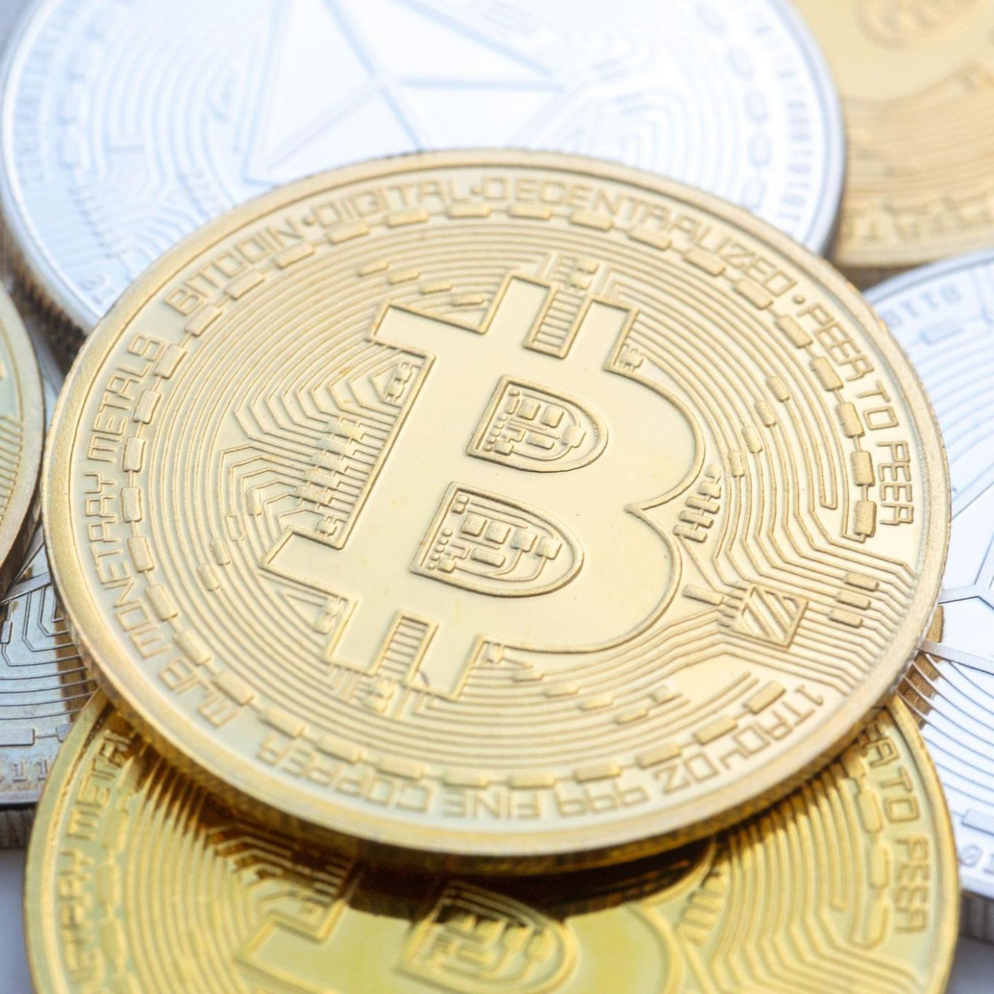 Bitcoin weiter auf Talfahrt: Kurs f&auml;llt unter 70.000 Dollar
