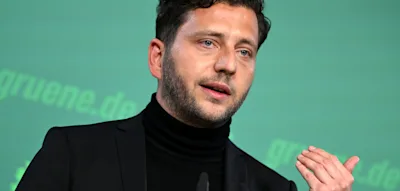 &bdquo;Das weckt in mir Erinnerungen, wie SA und SS hier aufgetreten sind&ldquo;, mahnt Banaszak