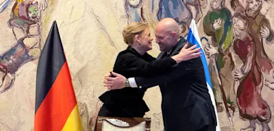 &bdquo;Sch&auml;me mich auch f&uuml;r Vieles, was bei uns auf den Stra&szlig;en geschieht&ldquo;, sagt Kl&ouml;ckner in Israel