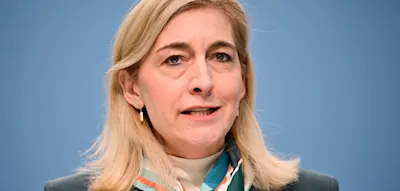 Warken k&uuml;ndigt Sparpaket f&uuml;r gesetzliche Krankenversicherung an