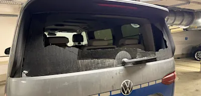 Unbekannte attackieren nachts Auto von Polizeigewerkschaft