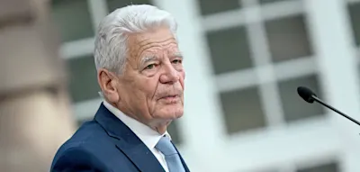 Linnemann w&uuml;nscht sich jemanden wie Gauck als Bundespr&auml;sident &ndash; K&uuml;nast und Trittin loben Merkel