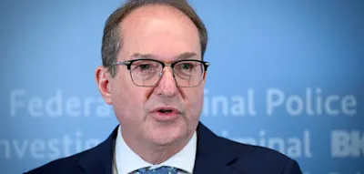 Dobrindt stellt &bdquo;Sofort-in-Arbeit-Plan&ldquo; f&uuml;r Asylbewerber vor &ndash; &bdquo;Teilhabe durch T&auml;tigkeit&ldquo; als Ziel