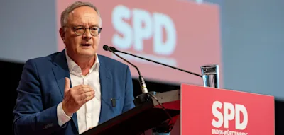 SPD-Spitzenkandidat besucht Tafel &ndash; dann soll sein Fahrer ihm Entenpastete aus Frankreich holen
