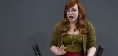 &bdquo;Ich war 17&ldquo; &ndash; Bundestagsabgeordnete berichtet unter Tr&auml;nen von eigenem Erlebnis