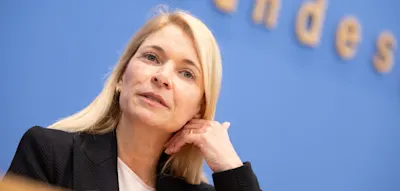 &bdquo;K&ouml;nnen jetzt gar nicht anders&ldquo; &ndash; Bahnchefin verteidigt Streckensanierungen