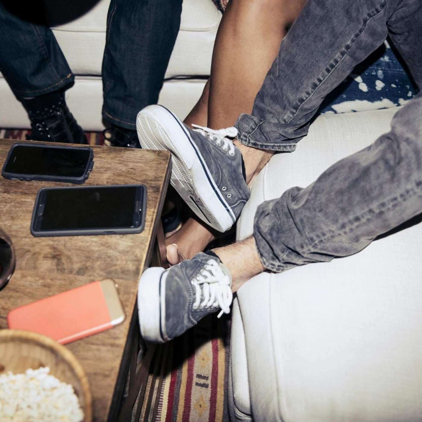 Das Smartphone auf dem Tisch liegen lassen &ndash; warum das keine gute Idee ist