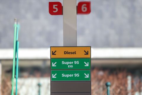 Sprit erneut teurer - am Morgen deutlich &uuml;ber zwei Euro