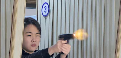 Kim Jong-un testet mit Tochter neue Waffen im Schie&szlig;stand