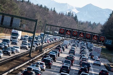 Deutsche fahren trotz teurem Sprit nicht weniger Auto