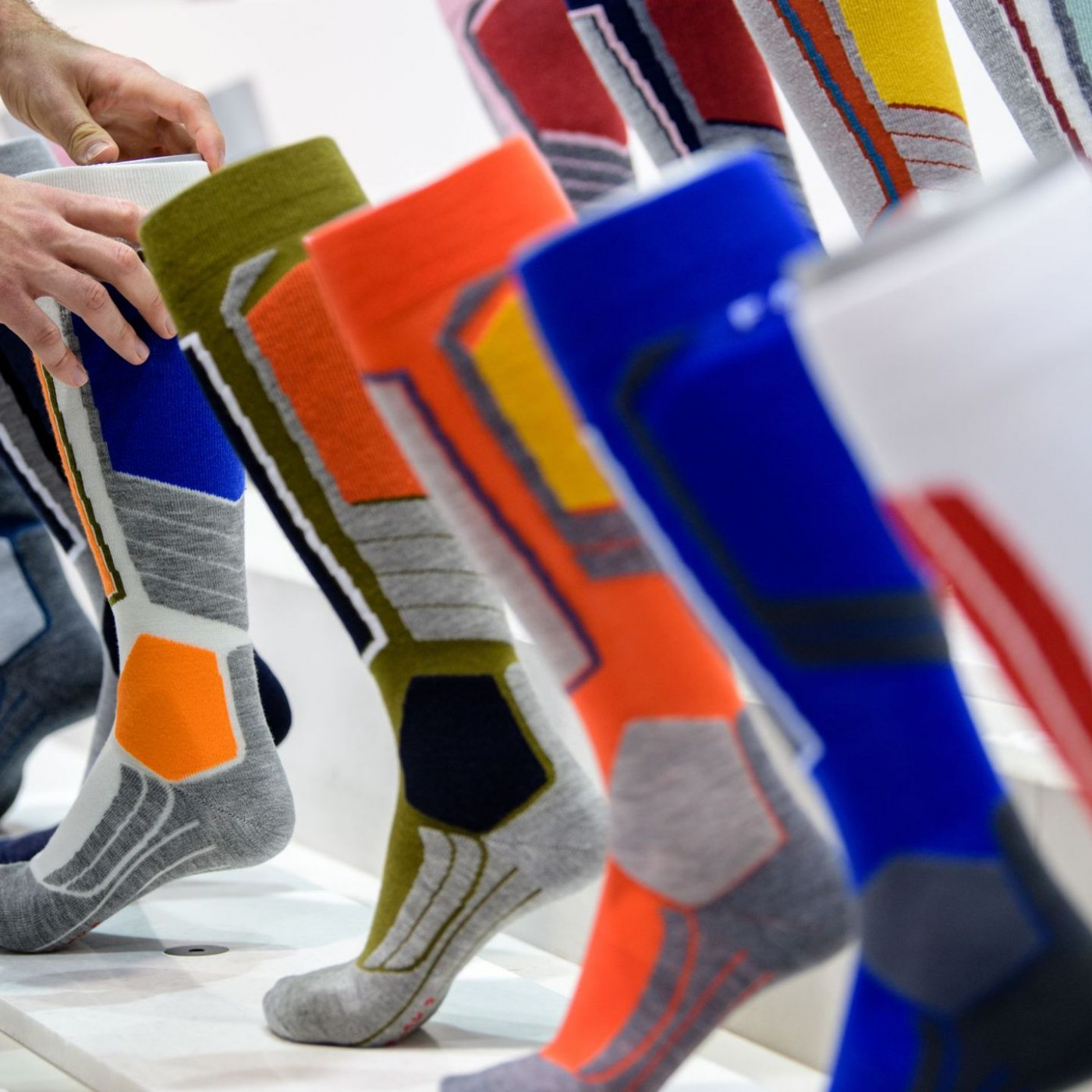 Modeindustrie schw&auml;chelt - Str&uuml;mpfe trotzen dem Trend