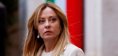 Meloni senkt Spritsteuern per Dekret &ndash;&nbsp;&bdquo;Erd&ouml;l-Notstand&ldquo; in der Slowakei versch&auml;rft sich