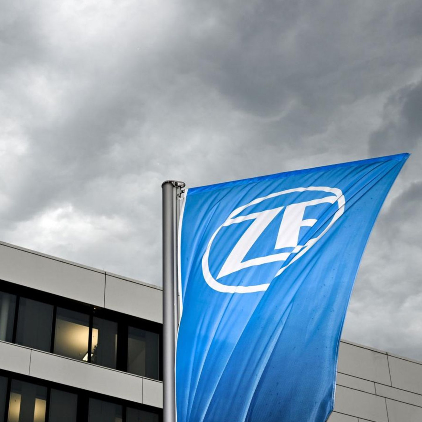 Autozulieferer ZF schreibt erneut tief rote Zahlen