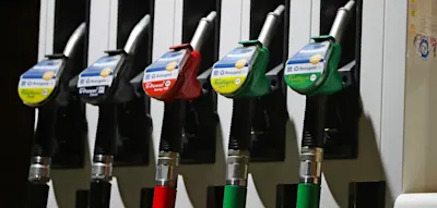 &bdquo;Vom Tankrabatt haben die profitiert, die gro&szlig;e und teure Autos fahren&ldquo;, sagt die Linke