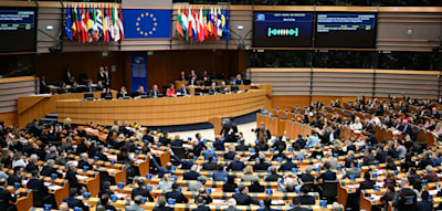 EU-Parlament stimmt f&uuml;r Abschiebezentren au&szlig;erhalb der EU &ndash;&nbsp;und f&uuml;r Umsetzung des US-Handelsdeals