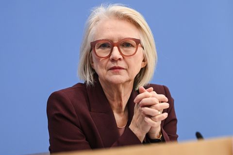 Teurer Sprit: &Ouml;konomin pl&auml;diert f&uuml;r Verzicht auf Autofahrten