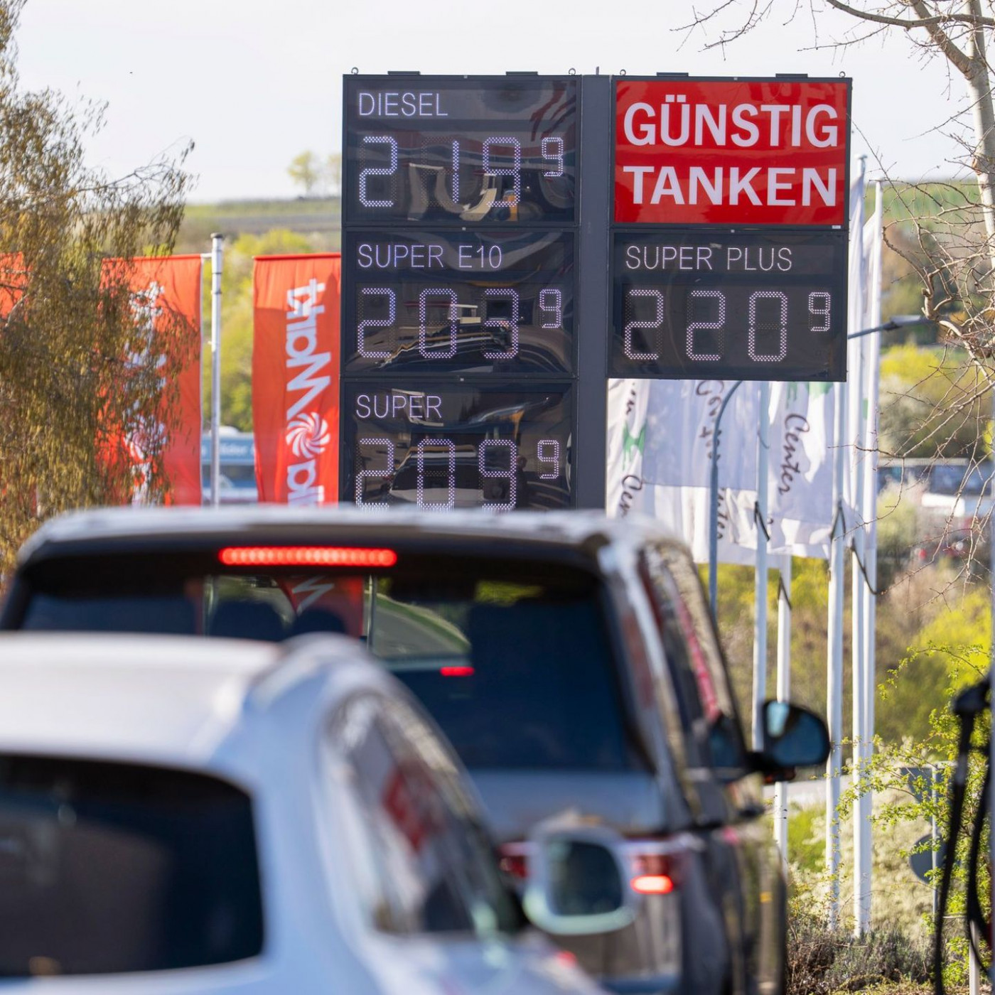 Spritpreise sinken nur rund 3 Cent - Forderung nach mehr