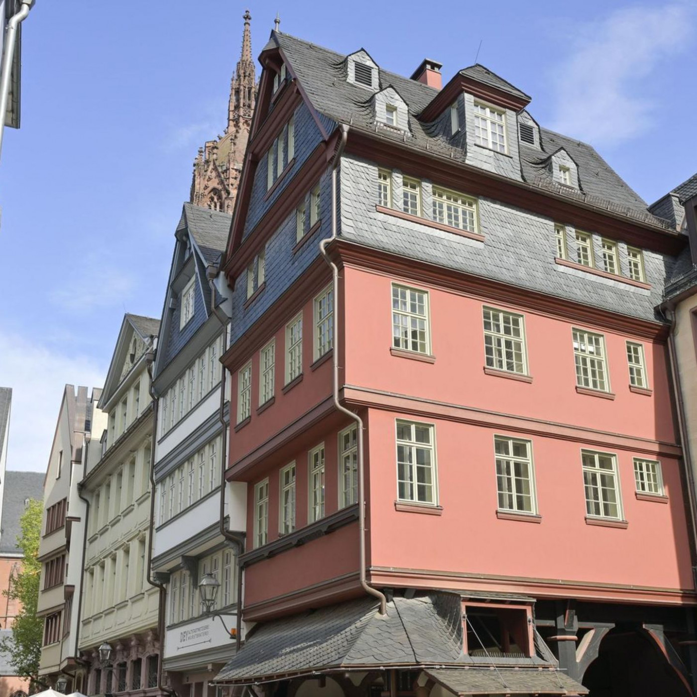 Weiter sparen oder schon kaufen? So l&ouml;sen Immobilienk&auml;ufer das Dilemma